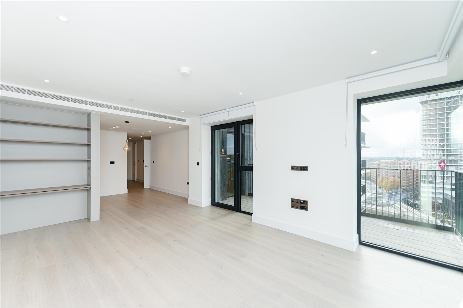 2 bed property in Fountain Park Way, London